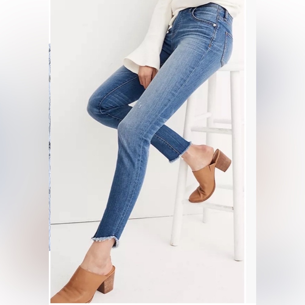 Madewell Medium Wash 10” High Rise Skinny Jeans in Blue w Frayed Hem - Tulip Hem